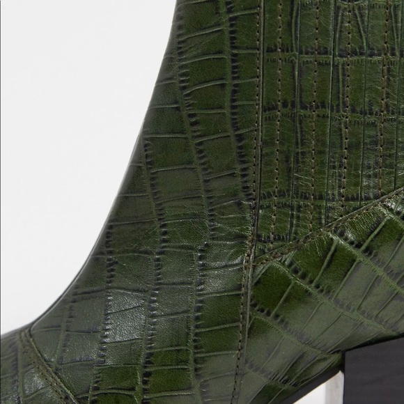 ASOS DESIGN women’s 10.5 Wide green croc boots - Picture 3 of 4